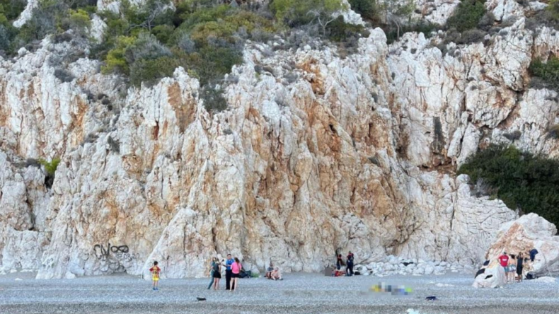 Kayalıklara tırmanan Alman turist metrelerce yükseklikten düşerek hayatını kaybetti