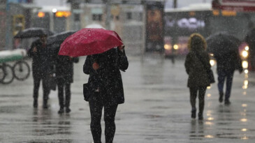 Meteorolojiden son hava raporu: Batıda yağmur, doğuda kar etkili olacak