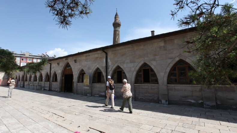 Sivas, görkemli yapıları ve keşfedilmeyi bekleyen lezzetleriyle gezginlerin yeni gözdesi